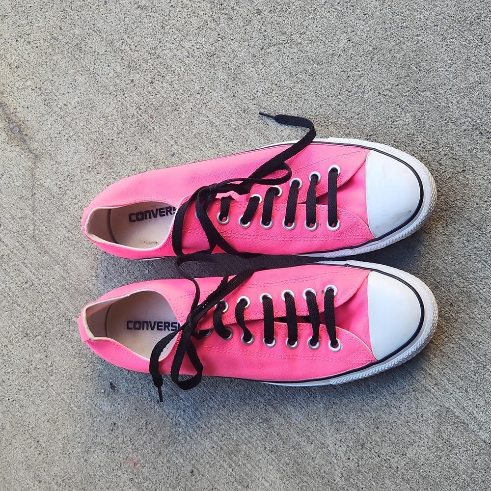 NEON PINK converse